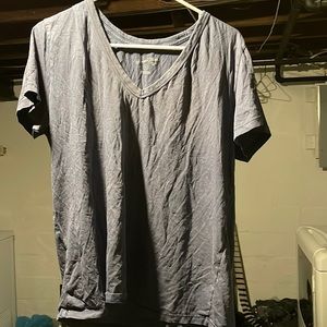 Universal thread vneck